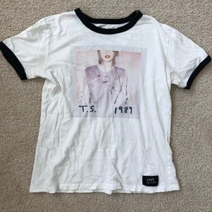 Taylor Swift 1989 tour t-shirt